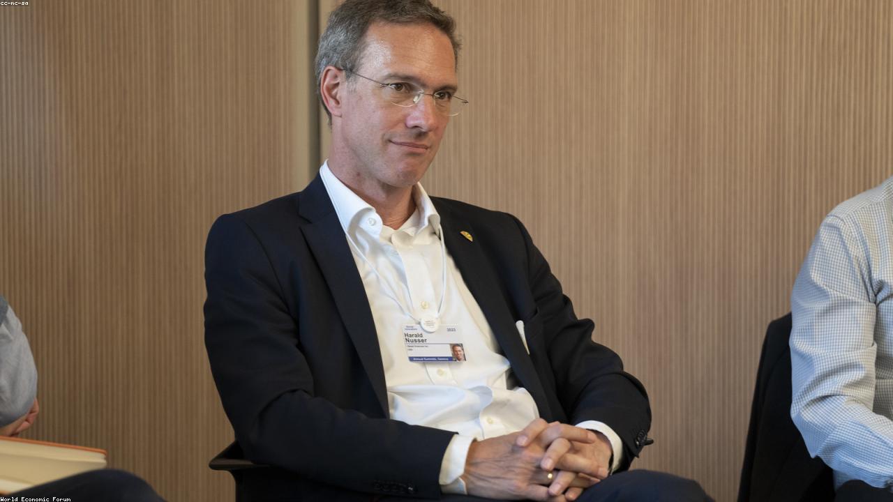 Diplomatic teams push for a narrower agenda before the regional summit begins